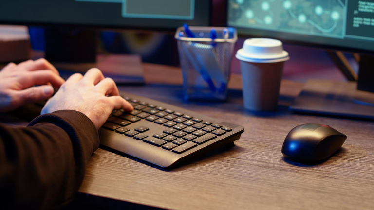 Jak napisać tekst na stronę internetową, który sprzedaje? Przewodnik krok po kroku