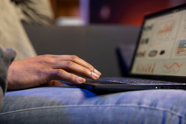 Blog firmowy a content marketing: jak treści przyciągają klientów przez lata