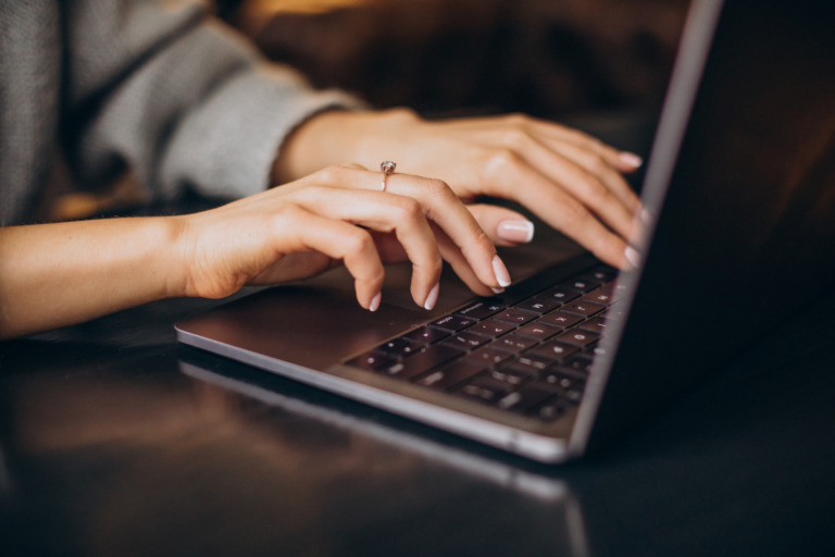 Strona wielojęzyczna pod SEO: kiedy warto i jak przygotować ją technicznie